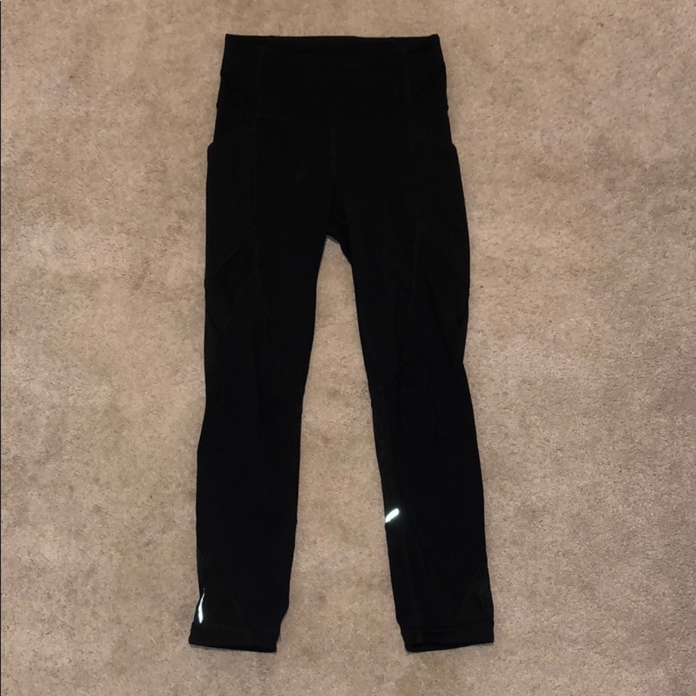 LIKE NEW BLACK LULULEMON LEGGINGS